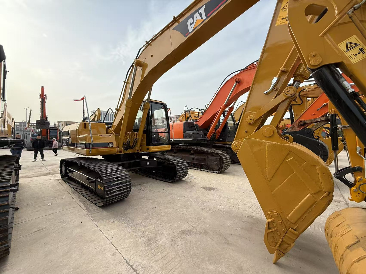 CATERPILLAR 320b - Crawler excavator: picture 2 CATERPILLAR 320b - Crawler excavator: picture 2