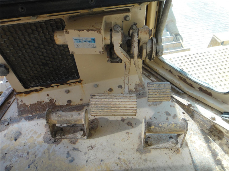 Bulldozer CATERPILLAR D8R [ Copy ]: picture 28