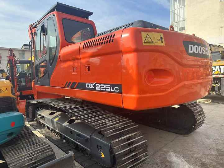 Doosan DX225LC Second-Hand Excavator | Korea Direct Import | 1-Year Warranty & Free Sea Shipping - Crawler excavator: picture 3 Doosan DX225LC Second-Hand Excavator | Korea Direct Import | 1-Year Warranty & Free Sea Shipping - Crawler excavator: picture 3