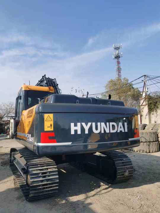 Hyundai Excavator Used Machine 210-9s Heavy Construction Equipment Crawler Excavator Hot Sale - Excavator: picture 4 Hyundai Excavator Used Machine 210-9s Heavy Construction Equipment Crawler Excavator Hot Sale - Excavator: picture 4