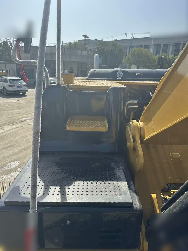 Crawler excavator CATERPILLAR 320D2L: picture 20