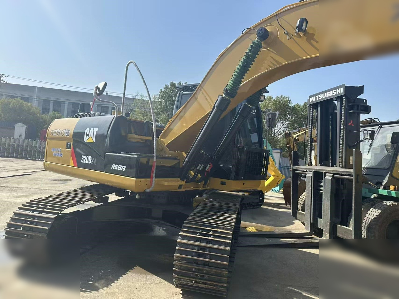 Crawler excavator CATERPILLAR 320D2L: picture 19