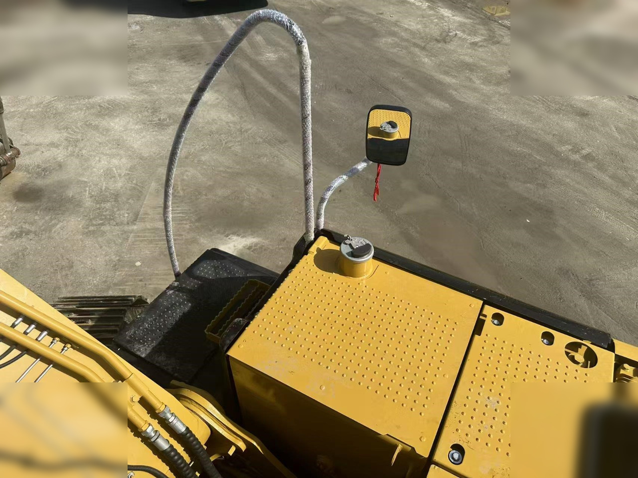 Crawler excavator CATERPILLAR 320D2L: picture 14