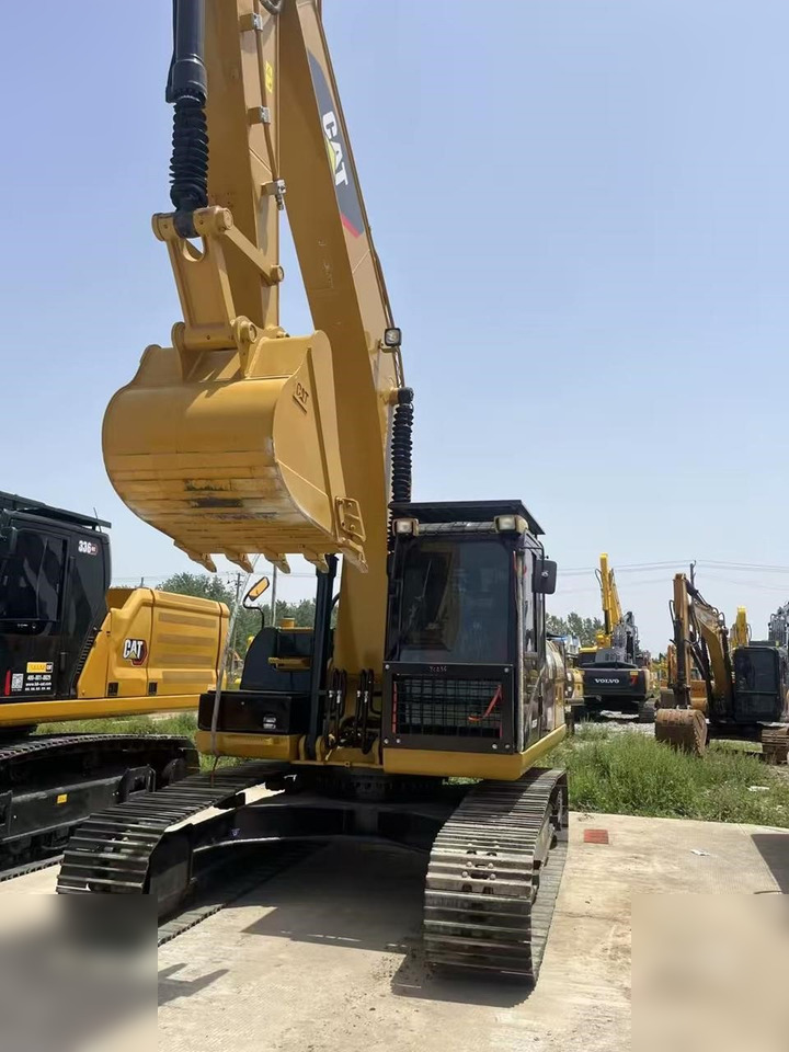 CATERPILLAR 323D2 - Crawler excavator: picture 1 CATERPILLAR 323D2 - Crawler excavator: picture 1