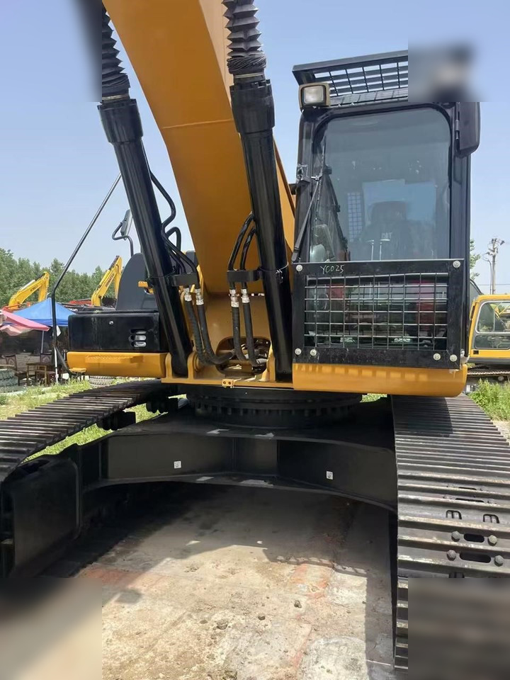 CATERPILLAR 330D2 - Crawler excavator: picture 3 CATERPILLAR 330D2 - Crawler excavator: picture 3
