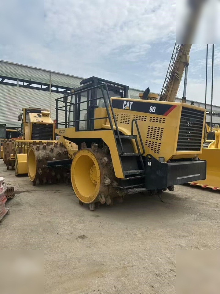 CATERPILLAR 816A - Compactor: picture 4 CATERPILLAR 816A - Compactor: picture 4