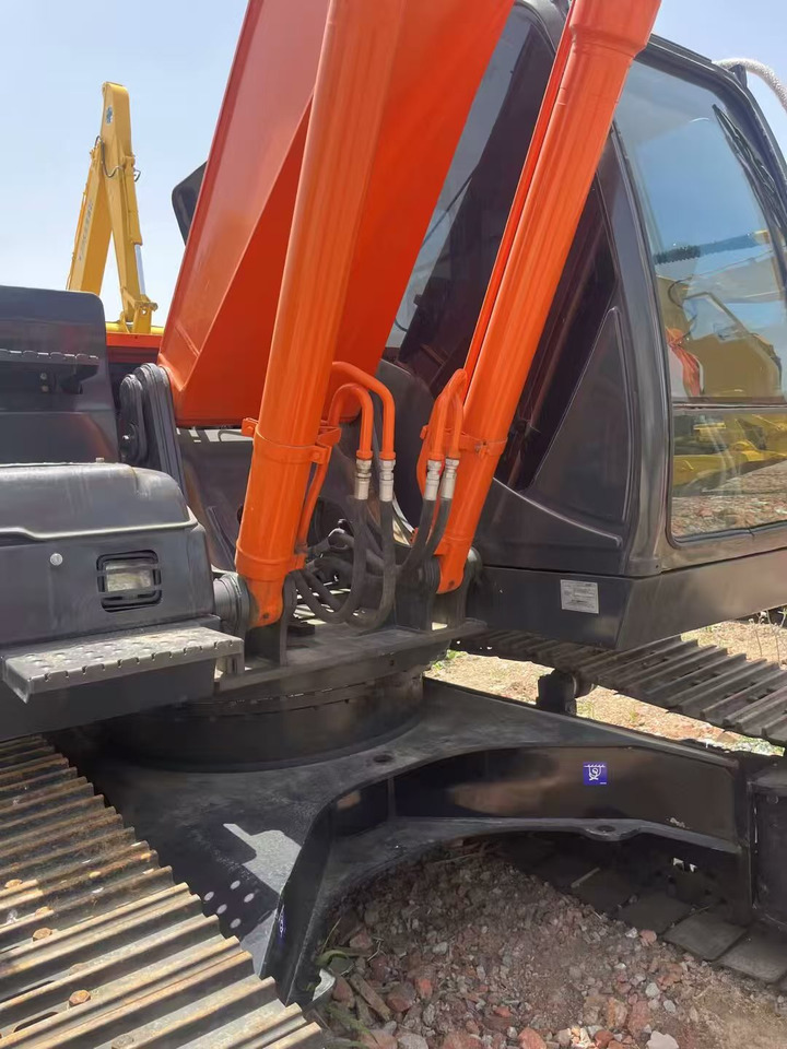 Crawler excavator HITACHI ZX200: picture 12 Crawler excavator HITACHI ZX200: picture 12