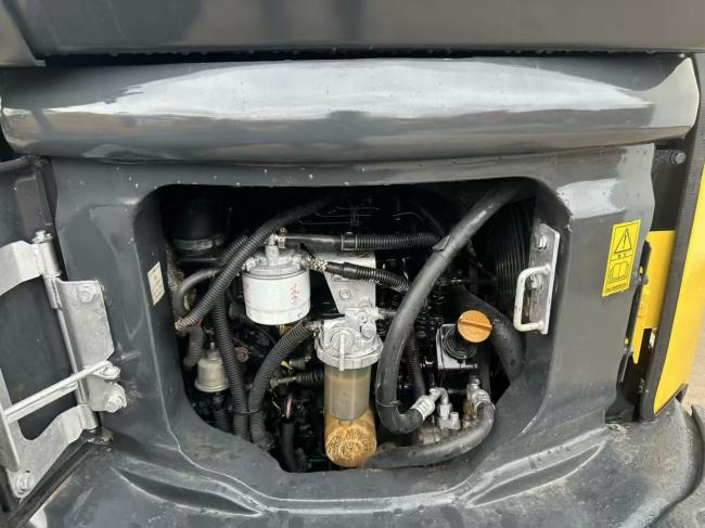 Mini excavator KOMATSU 35MR: picture 10