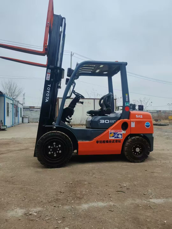 Toyata 3-ton - Vertical mast lift: picture 5 Toyata 3-ton - Vertical mast lift: picture 5