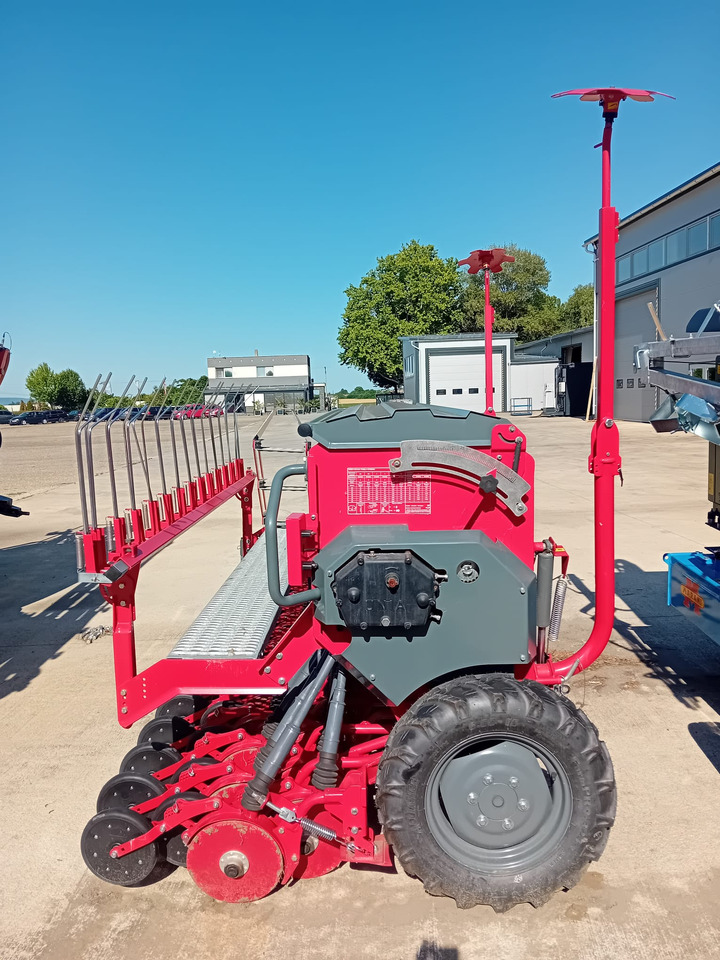 UNIA POLONEZ 550/3D - Seed drill: picture 3 UNIA POLONEZ 550/3D - Seed drill: picture 3
