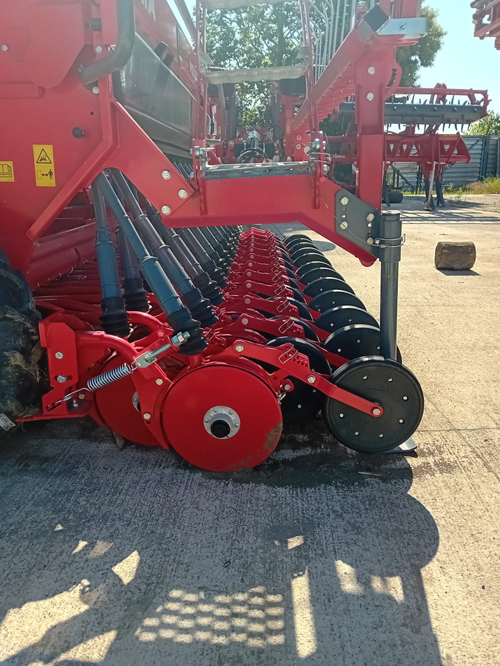 UNIA POLONEZ 550/3D - Seed drill: picture 2 UNIA POLONEZ 550/3D - Seed drill: picture 2