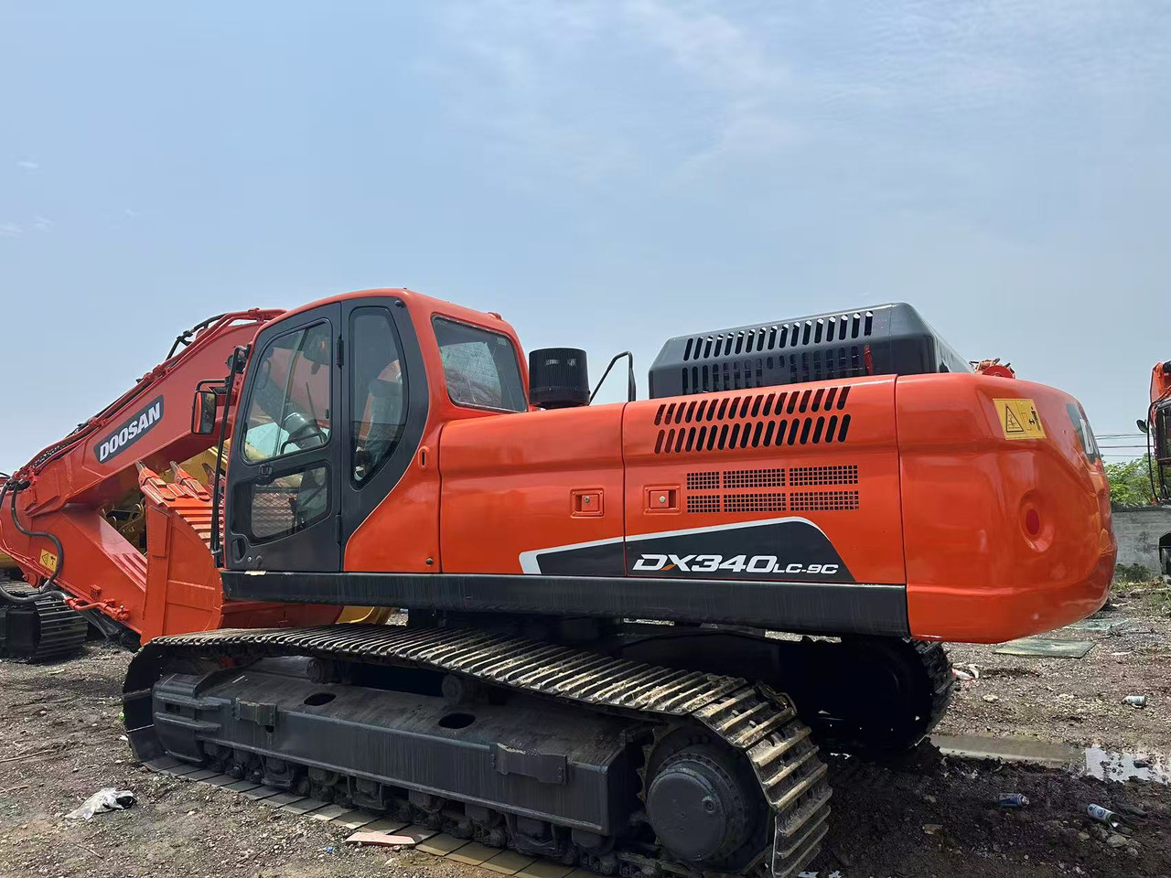 DOOSAN dx340 low working hours good price in stock for sale - Crawler excavator: picture 1 DOOSAN dx340 low working hours good price in stock for sale - Crawler excavator: picture 1