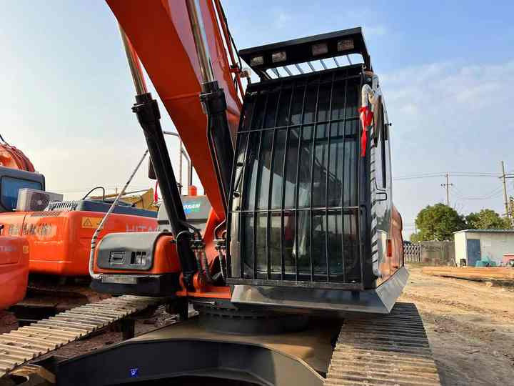 Doosan Construction Equipment Dx300 , Used Earth-moving Machine Doosan Excavator , Doosan Heavy Machines for Sale - Crawler excavator: picture 4 Doosan Construction Equipment Dx300 , Used Earth-moving Machine Doosan Excavator , Doosan Heavy Machines for Sale - Crawler excavator: picture 4