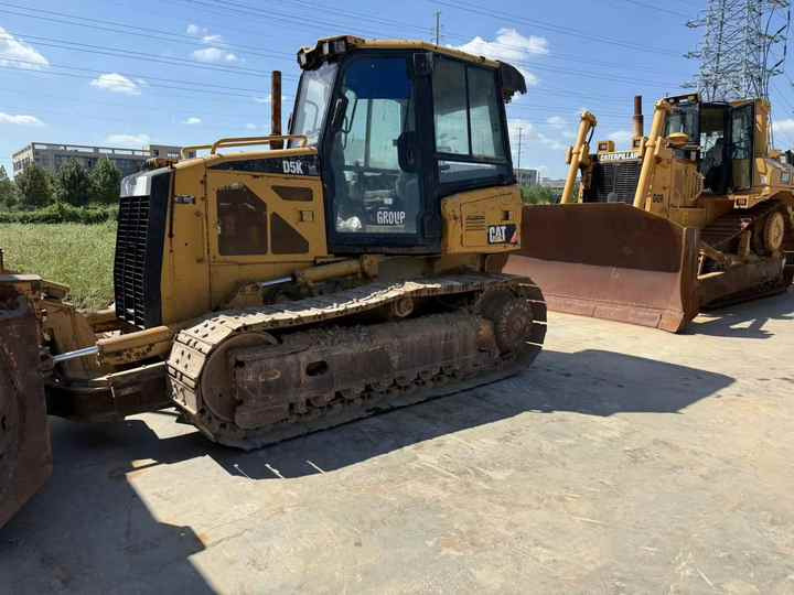 Original Caterpillar D5k Bulldozer New Arrival Used Cat D5 D6 D7 Bulldozer on Hot Sale - Bulldozer: picture 4 Original Caterpillar D5k Bulldozer New Arrival Used Cat D5 D6 D7 Bulldozer on Hot Sale - Bulldozer: picture 4