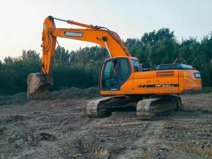 Used Doosan Dx300 2014 Model Excavator Second Hand Machine Popular Brand Korean Doosan Hydraulic Machinery - Crawler excavator: picture 2 Used Doosan Dx300 2014 Model Excavator Second Hand Machine Popular Brand Korean Doosan Hydraulic Machinery - Crawler excavator: picture 2
