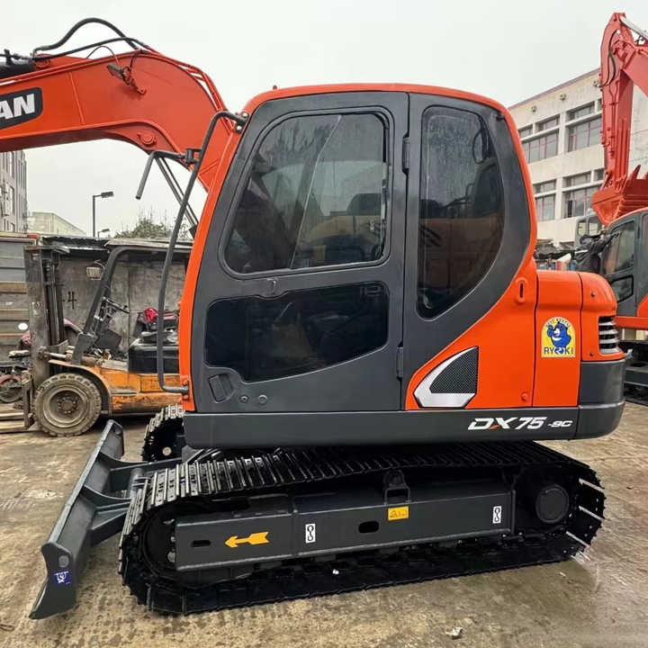 Used Excavator Doosan DX70 75 Excavator Second Hand Digger Used Machinery 7 Ton Used Hydraulic Crawler Excavator - Crawler excavator: picture 1 Used Excavator Doosan DX70 75 Excavator Second Hand Digger Used Machinery 7 Ton Used Hydraulic Crawler Excavator - Crawler excavator: picture 1
