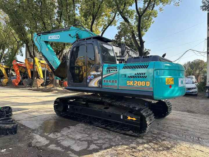 Used Japan Kobelco SK200-8 Crawler Excavator New Arrival Earth-moving Machine for Sale - Crawler excavator: picture 3 Used Japan Kobelco SK200-8 Crawler Excavator New Arrival Earth-moving Machine for Sale - Crawler excavator: picture 3