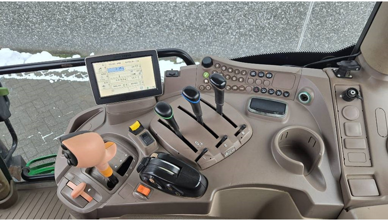 John Deere 6105 R - Farm tractor: picture 4 John Deere 6105 R - Farm tractor: picture 4