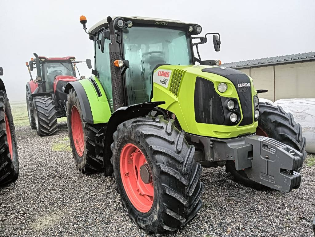 Claas Arion 440 - Farm tractor: picture 1 Claas Arion 440 - Farm tractor: picture 1