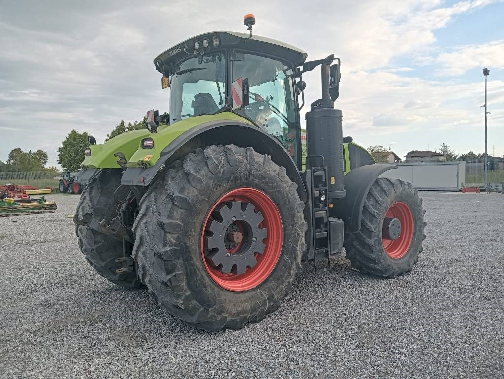 Farm tractor Claas Axion 960 cmatic: picture 6