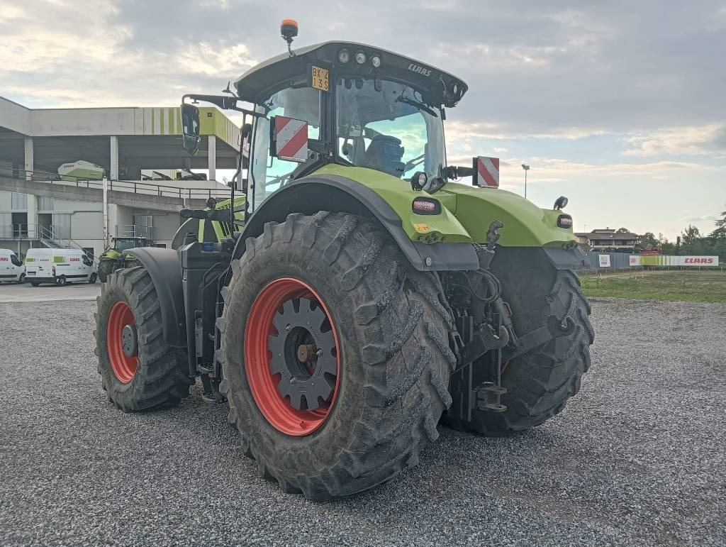Farm tractor Claas Axion 960 cmatic: picture 8