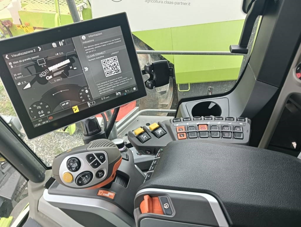 Claas TRION 750 - Combine harvester: picture 3 Claas TRION 750 - Combine harvester: picture 3