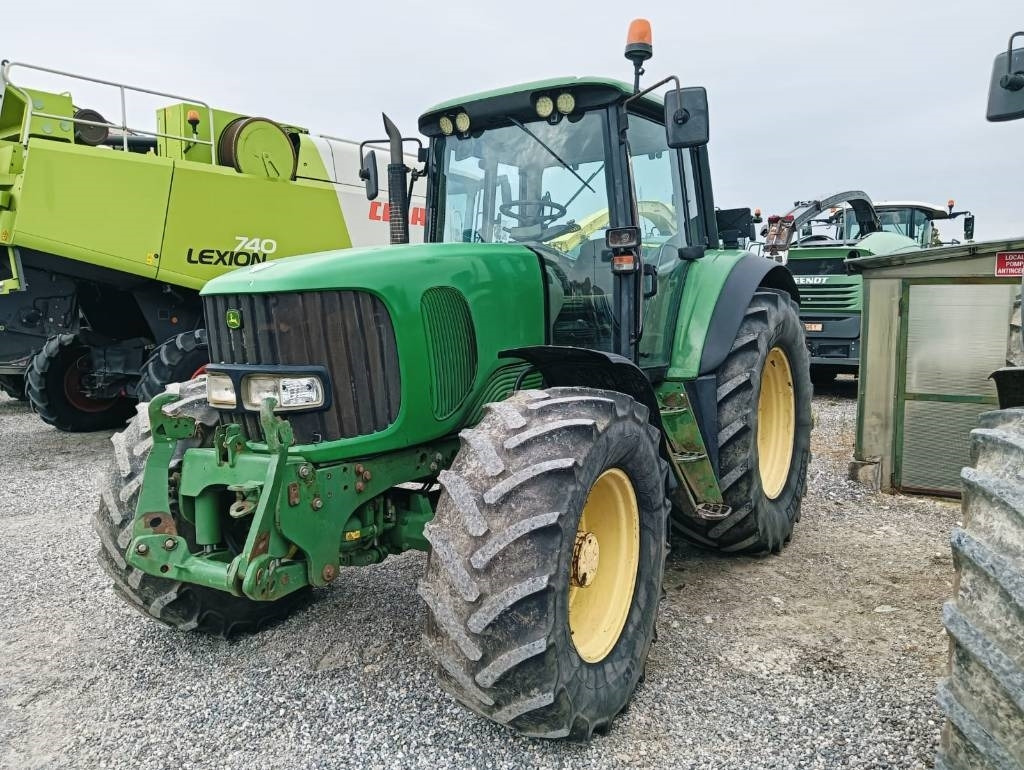 John Deere 6820 - Farm tractor: picture 3 John Deere 6820 - Farm tractor: picture 3