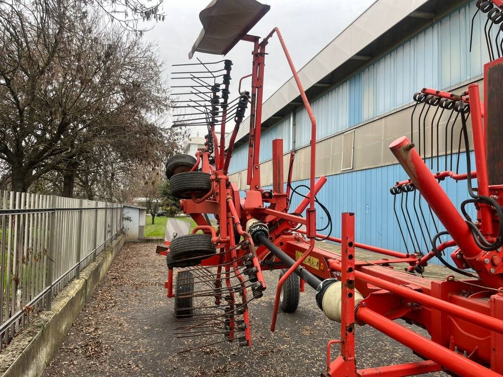 Kuhn 6520 - Tedder/ Rake: picture 3 Kuhn 6520 - Tedder/ Rake: picture 3