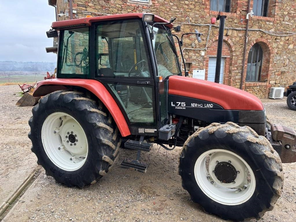 New Holland L 75 - Farm tractor: picture 1 New Holland L 75 - Farm tractor: picture 1