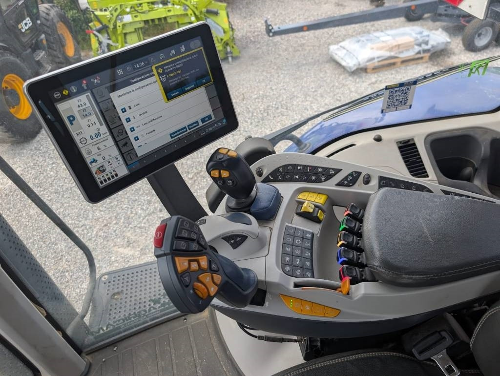 New Holland T 8.380 - Farm tractor: picture 4 New Holland T 8.380 - Farm tractor: picture 4