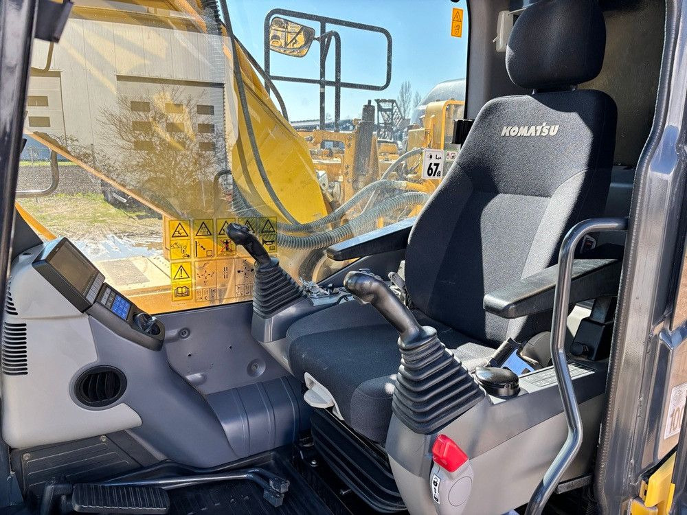 Komatsu PC210LC-11 - Crawler excavator: picture 4 Komatsu PC210LC-11 - Crawler excavator: picture 4