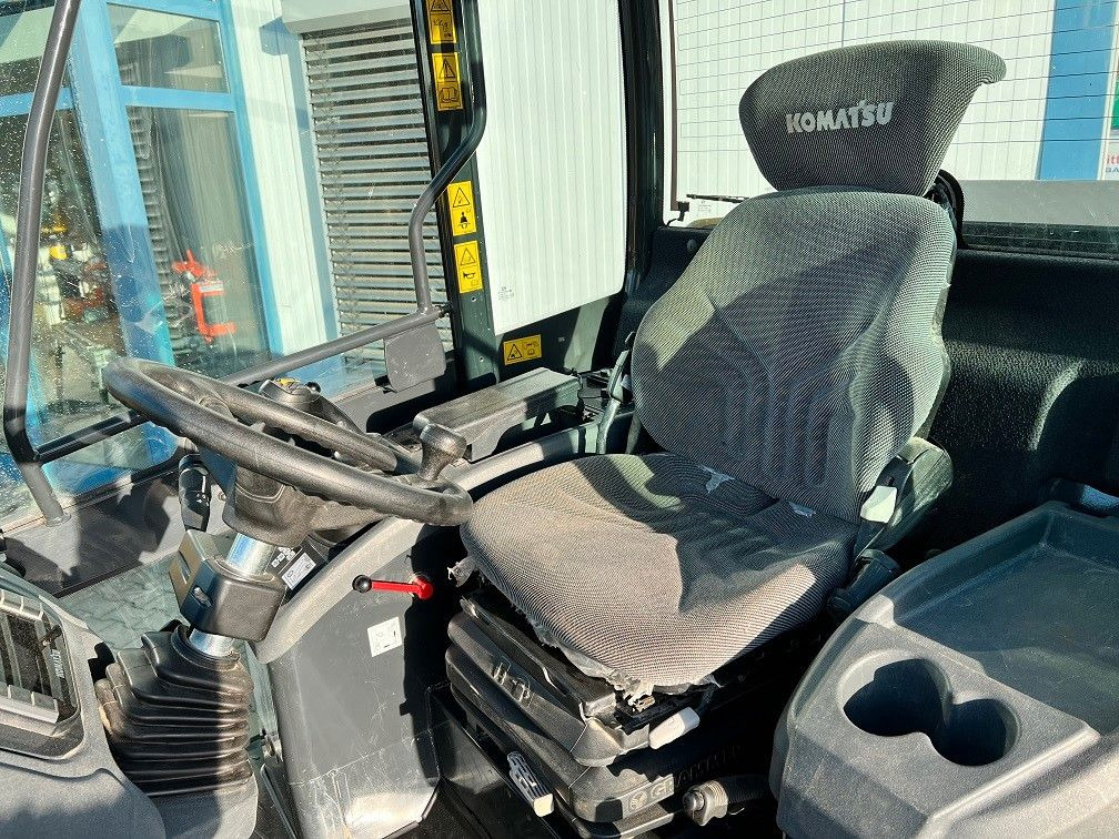 Komatsu WA70M-8E0 - Wheel loader: picture 4 Komatsu WA70M-8E0 - Wheel loader: picture 4