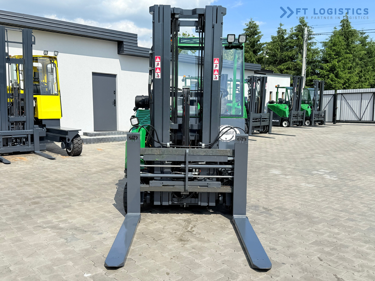 COMBILIFT CB2500 / DIESEL / EXTENDABLE FORKS / TRIPLEX / 5500MM / FREE LIFT / SIDE SHIFT / FORK POSITIONER / LIKE NEW - 4-way reach truck: picture 4 COMBILIFT CB2500 / DIESEL / EXTENDABLE FORKS / TRIPLEX / 5500MM / FREE LIFT / SIDE SHIFT / FORK POSITIONER / LIKE NEW - 4-way reach truck: picture 4