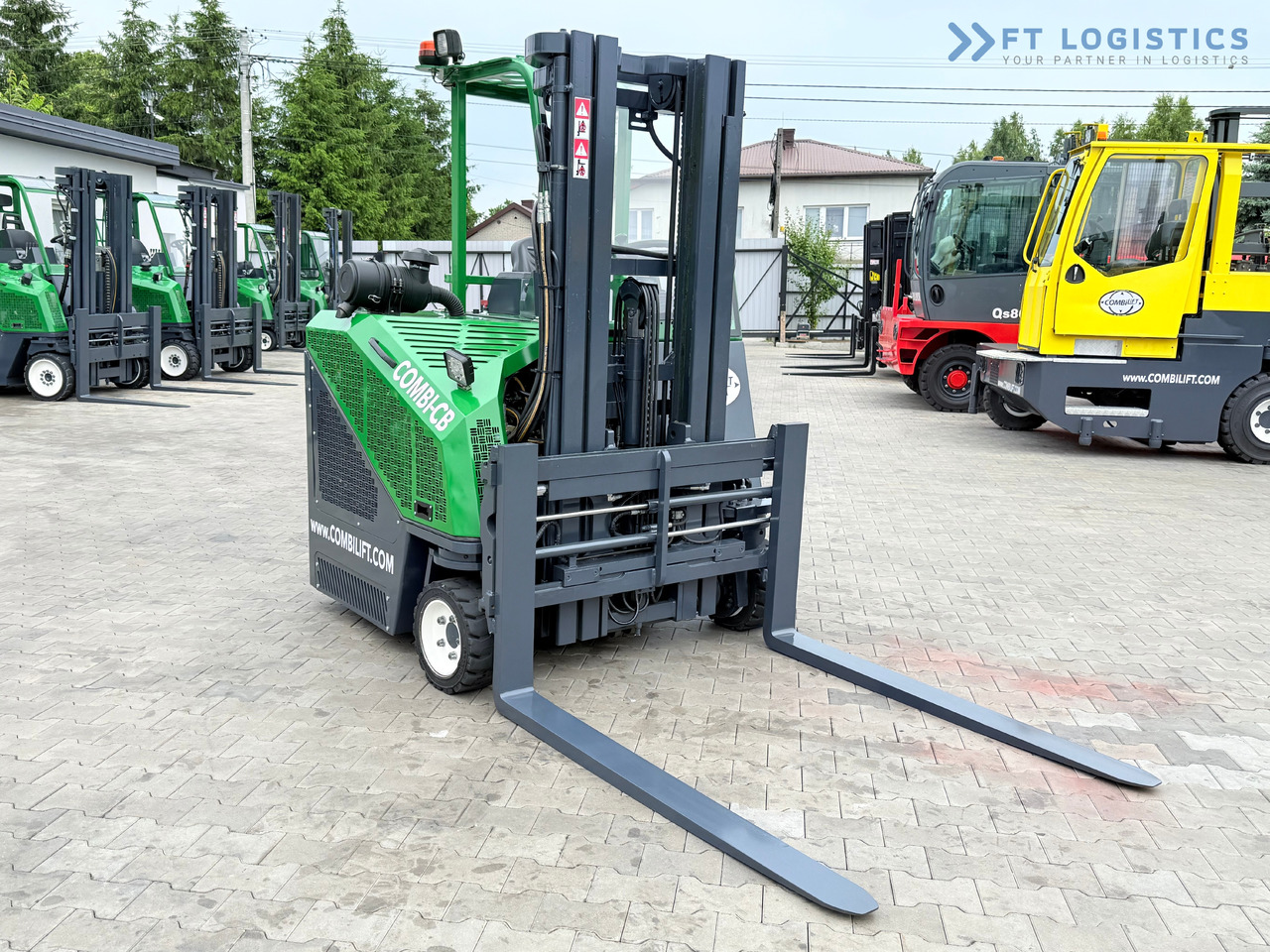 COMBILIFT CB3000 / DIESEL / TRIPLEX 4900MM / FREE LIFT / SIDESHIFT / FORK POSITIONER / 1500MM FORKS / LIKE NEW - 4-way reach truck: picture 5 COMBILIFT CB3000 / DIESEL / TRIPLEX 4900MM / FREE LIFT / SIDESHIFT / FORK POSITIONER / 1500MM FORKS / LIKE NEW - 4-way reach truck: picture 5