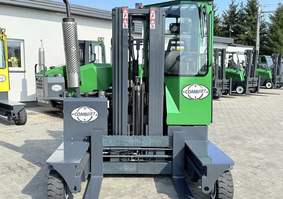 Combilift C2500 / LPG / TRIPLEX 4900 mm / Free Lift / Only 2,446 Operating Hours / Fork Positioner / Full Cabin / Excellent Condition. Wide range of multidirectional and sideloader forklifts available - 4-way reach truck: picture 5 Combilift C2500 / LPG / TRIPLEX 4900 mm / Free Lift / Only 2,446 Operating Hours / Fork Positioner / Full Cabin / Excellent Condition. Wide range of multidirectional and sideloader forklifts available - 4-way reach truck: picture 5
