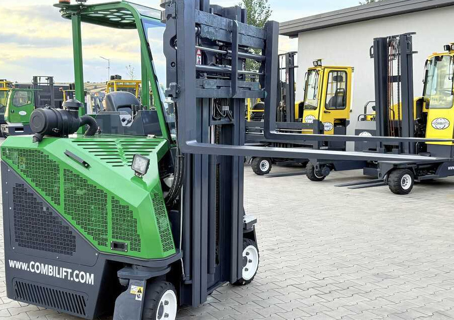 Combilift C2500CB / GAS / TRIPLEX - 4900MM / FREE-LIFT / POSITIONER / SIDE SHIFT / LIKE NEW - 4-way reach truck: picture 1 Combilift C2500CB / GAS / TRIPLEX - 4900MM / FREE-LIFT / POSITIONER / SIDE SHIFT / LIKE NEW - 4-way reach truck: picture 1