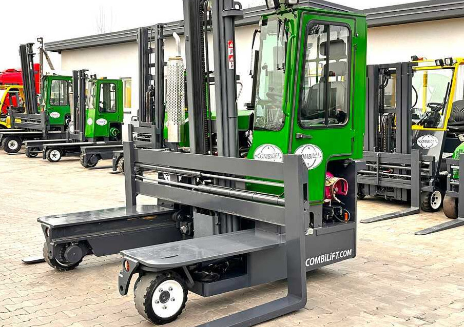 Combilift C3000 / 4100 MM / 3 TONS / PLATFORM / 1939 MTH / LPG / LIKE NEW - 4-way reach truck: picture 1 Combilift C3000 / 4100 MM / 3 TONS / PLATFORM / 1939 MTH / LPG / LIKE NEW - 4-way reach truck: picture 1