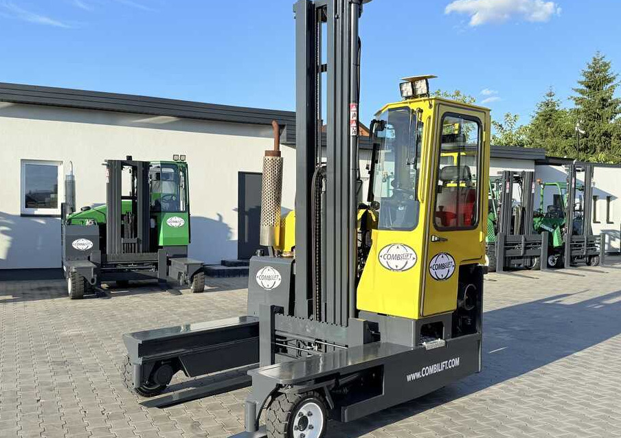 Combilift C3000 / GAS / TRIPLEX - 7600MM / FREE-LIFT / POSITIONER / A comprehensive range of four-way and side-loading forklifts. - 4-way reach truck: picture 1 Combilift C3000 / GAS / TRIPLEX - 7600MM / FREE-LIFT / POSITIONER / A comprehensive range of four-way and side-loading forklifts. - 4-way reach truck: picture 1