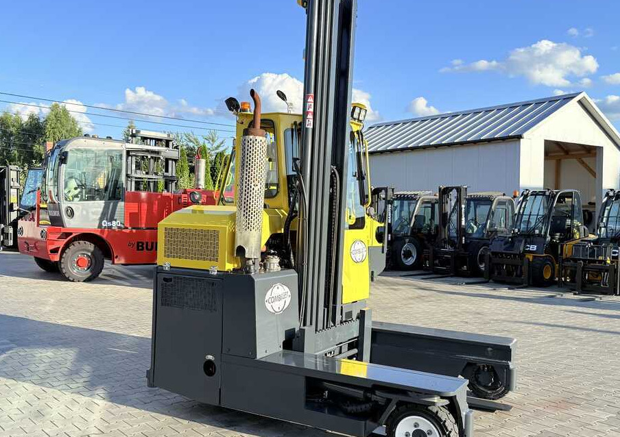 Combilift C3000 / GAS / TRIPLEX - 7600MM / FREE-LIFT / POSITIONER / A comprehensive range of four-way and side-loading forklifts. - 4-way reach truck: picture 5 Combilift C3000 / GAS / TRIPLEX - 7600MM / FREE-LIFT / POSITIONER / A comprehensive range of four-way and side-loading forklifts. - 4-way reach truck: picture 5