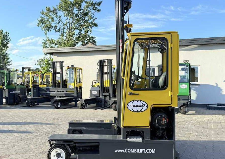 Combilift C3000 / GAS / TRIPLEX - 7600MM / FREE-LIFT / POSITIONER / A comprehensive range of four-way and side-loading forklifts. - 4-way reach truck: picture 2 Combilift C3000 / GAS / TRIPLEX - 7600MM / FREE-LIFT / POSITIONER / A comprehensive range of four-way and side-loading forklifts. - 4-way reach truck: picture 2
