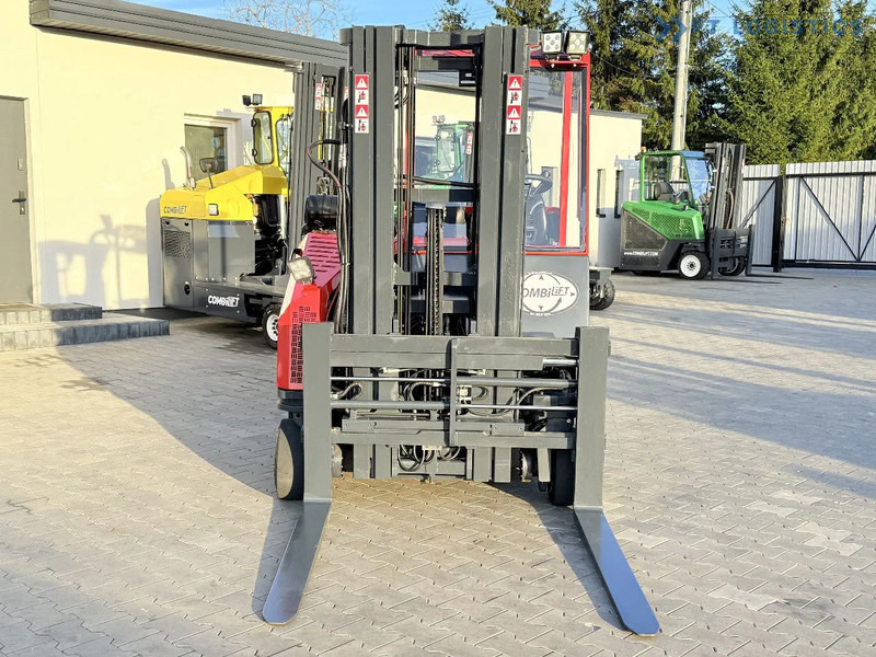 Combilift C3000CB / GAS / TRIPLEX 4900MM / FREE LIFT / SIDE SHIFT / FORK POSITIONER / EXCELLENT CONDITION / Wide range of four-way and sid - 4-way reach truck: picture 5 Combilift C3000CB / GAS / TRIPLEX 4900MM / FREE LIFT / SIDE SHIFT / FORK POSITIONER / EXCELLENT CONDITION / Wide range of four-way and sid - 4-way reach truck: picture 5
