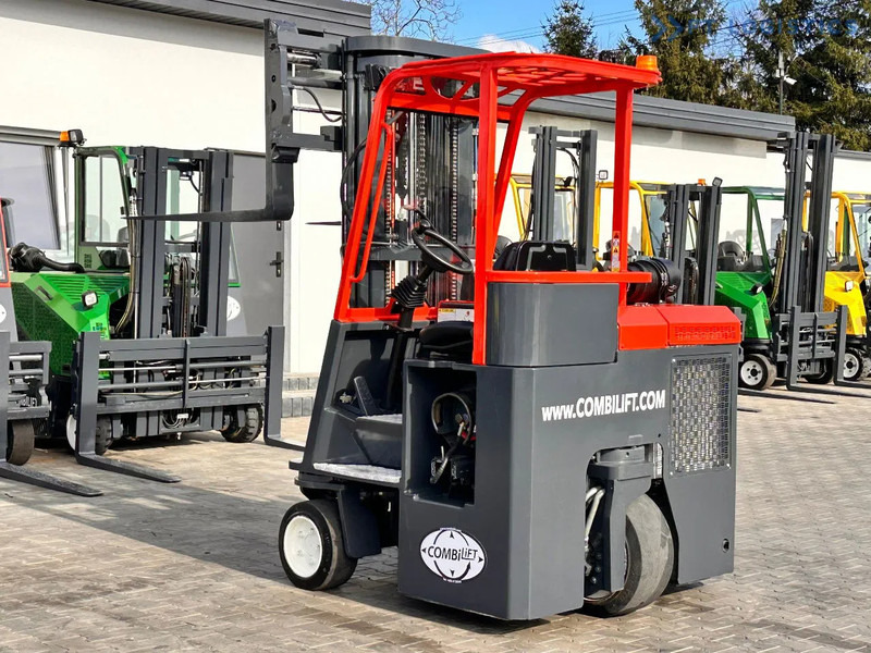 Combilift C3000CB / LPG / TRIPLEX / 5500MM / FREE LIFT / FORK SHIFT / POSITIONER C3000CB / LPG / TRIPLEX / 5500MM / FREE LIFT / FORK SHIFT - 4-way reach truck: picture 3 Combilift C3000CB / LPG / TRIPLEX / 5500MM / FREE LIFT / FORK SHIFT / POSITIONER C3000CB / LPG / TRIPLEX / 5500MM / FREE LIFT / FORK SHIFT - 4-way reach truck: picture 3