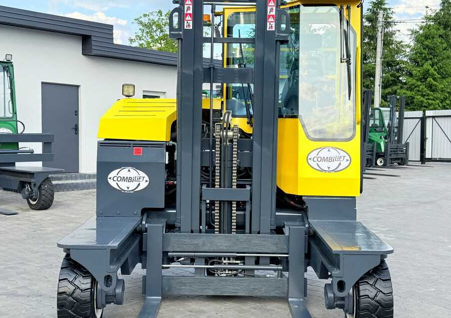 Combilift C3000XL / DUPLEX - 3200MM / FREE LIFT / XL CABIN / SIDESHIFT / ONLY 3087 HOURS / LIKE NEW - 4-way reach truck: picture 4 Combilift C3000XL / DUPLEX - 3200MM / FREE LIFT / XL CABIN / SIDESHIFT / ONLY 3087 HOURS / LIKE NEW - 4-way reach truck: picture 4