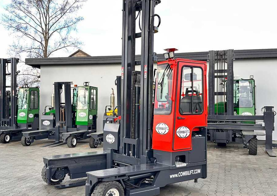 Combilift C4000 / DIESEL / TRIPLEX / 8400MM / FREE LIFT / SIDESHIFT / LIKE NEW - 4-way reach truck: picture 1 Combilift C4000 / DIESEL / TRIPLEX / 8400MM / FREE LIFT / SIDESHIFT / LIKE NEW - 4-way reach truck: picture 1