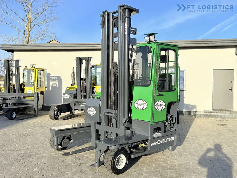 Combilift C4000 / GAS / TRIPLEX - 6900MM / FREE-LIFT / FULL CABIN C4000 / GAS / TRIPLEX - 6900MM / FREE-LIFT / FULL CABIN - 4-way reach truck: picture 2 Combilift C4000 / GAS / TRIPLEX - 6900MM / FREE-LIFT / FULL CABIN C4000 / GAS / TRIPLEX - 6900MM / FREE-LIFT / FULL CABIN - 4-way reach truck: picture 2