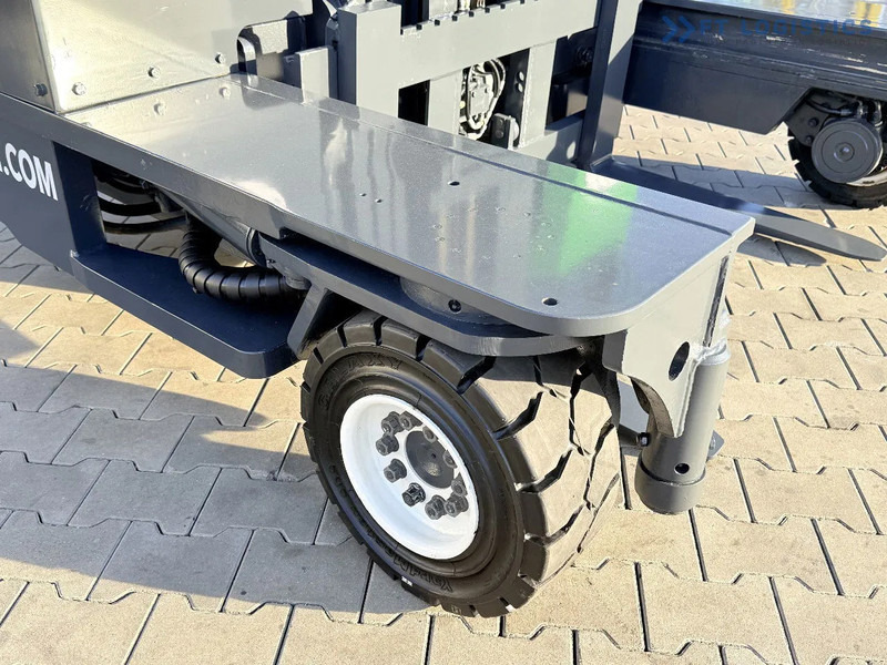 Combilift C4000 / GAS / TRIPLEX - 6900MM / FREE-LIFT / FULL CABIN C4000 / GAS / TRIPLEX - 6900MM / FREE-LIFT / FULL CABIN - 4-way reach truck: picture 5 Combilift C4000 / GAS / TRIPLEX - 6900MM / FREE-LIFT / FULL CABIN C4000 / GAS / TRIPLEX - 6900MM / FREE-LIFT / FULL CABIN - 4-way reach truck: picture 5