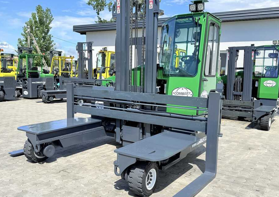 Combilift C4500 / DIESEL / DUPLEX - 4000MM / WIDE FORK POSITIONER 3150MM / FULL HEATED CABIN / ONLY 4859 HOURS / CONDITION – LIKE NEW! - 4-way reach truck: picture 3 Combilift C4500 / DIESEL / DUPLEX - 4000MM / WIDE FORK POSITIONER 3150MM / FULL HEATED CABIN / ONLY 4859 HOURS / CONDITION – LIKE NEW! - 4-way reach truck: picture 3