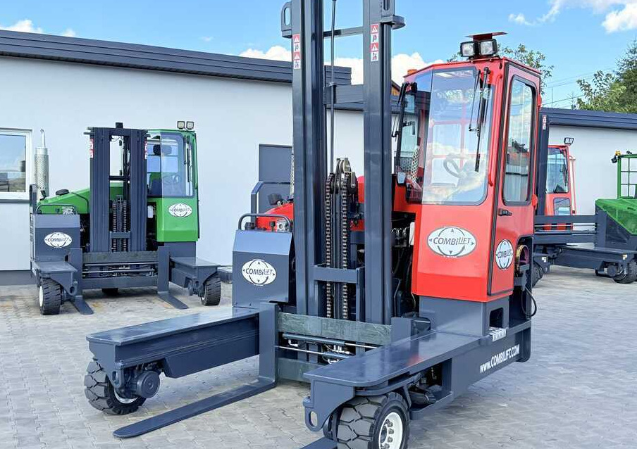 Combilift C4500 / LPG / DUPLEX - 4500MM / FORK POSITIONER / FREE LIFT / FULL CABIN / ONLY 6,178 HOURS / CONDITION – LIKE NEW! - 4-way reach truck: picture 4 Combilift C4500 / LPG / DUPLEX - 4500MM / FORK POSITIONER / FREE LIFT / FULL CABIN / ONLY 6,178 HOURS / CONDITION – LIKE NEW! - 4-way reach truck: picture 4