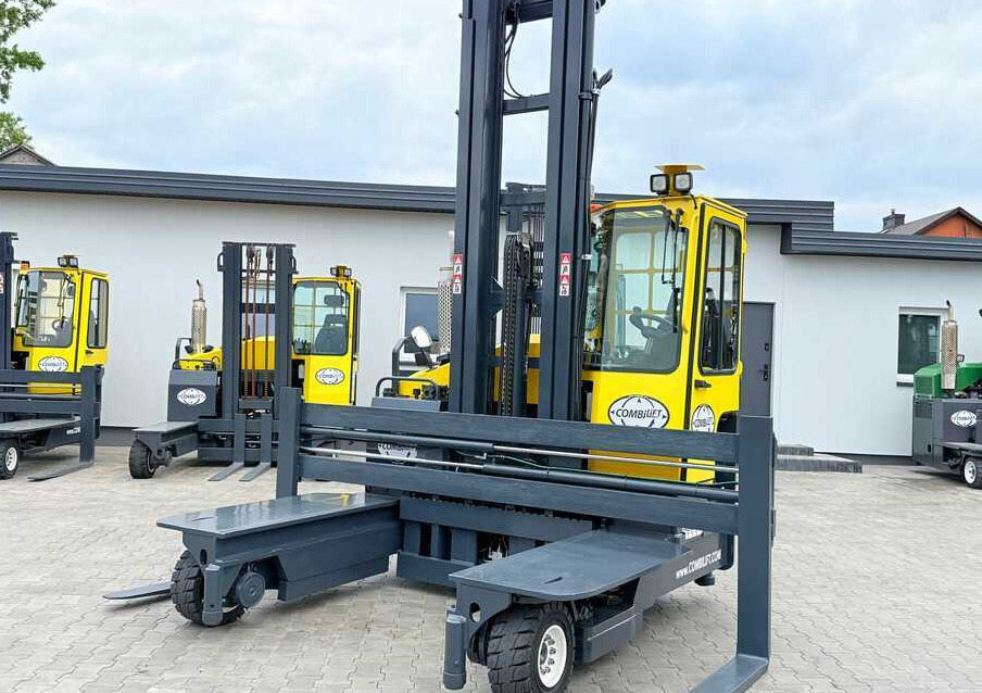 Combilift C5000 / TRIPLEX 7500MM / WIDE FORK POSITIONER / FREE LIFT / NEW TYRES / HEATED CABIN - 4-way reach truck: picture 2 Combilift C5000 / TRIPLEX 7500MM / WIDE FORK POSITIONER / FREE LIFT / NEW TYRES / HEATED CABIN - 4-way reach truck: picture 2