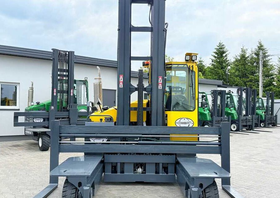 Combilift C5000 / TRIPLEX 7500MM / WIDE FORK POSITIONER / FREE LIFT / NEW TYRES / HEATED CABIN - 4-way reach truck: picture 3 Combilift C5000 / TRIPLEX 7500MM / WIDE FORK POSITIONER / FREE LIFT / NEW TYRES / HEATED CABIN - 4-way reach truck: picture 3